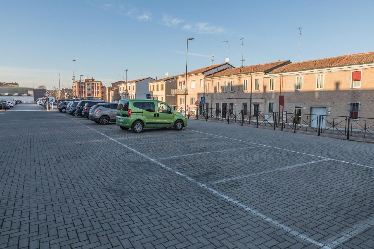 La Dolce Vita Ferrara Luaran gambar